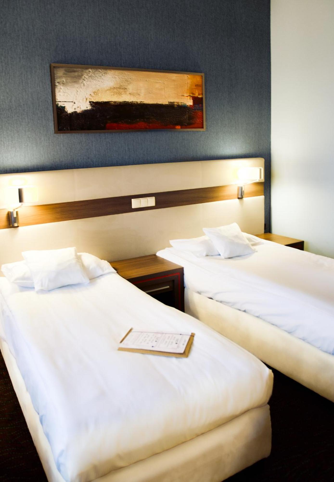 Hotel Szafran Челядзь Экстерьер фото