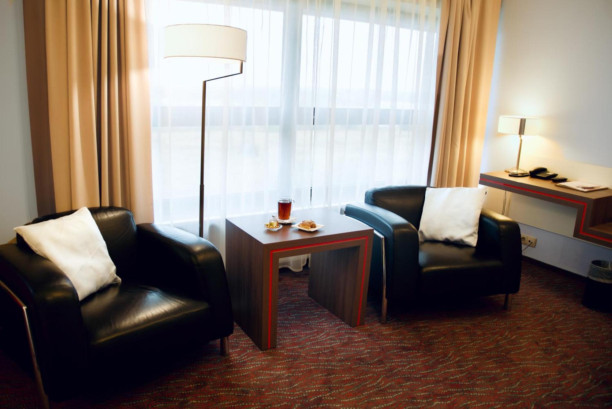 Hotel Szafran Челядзь Экстерьер фото