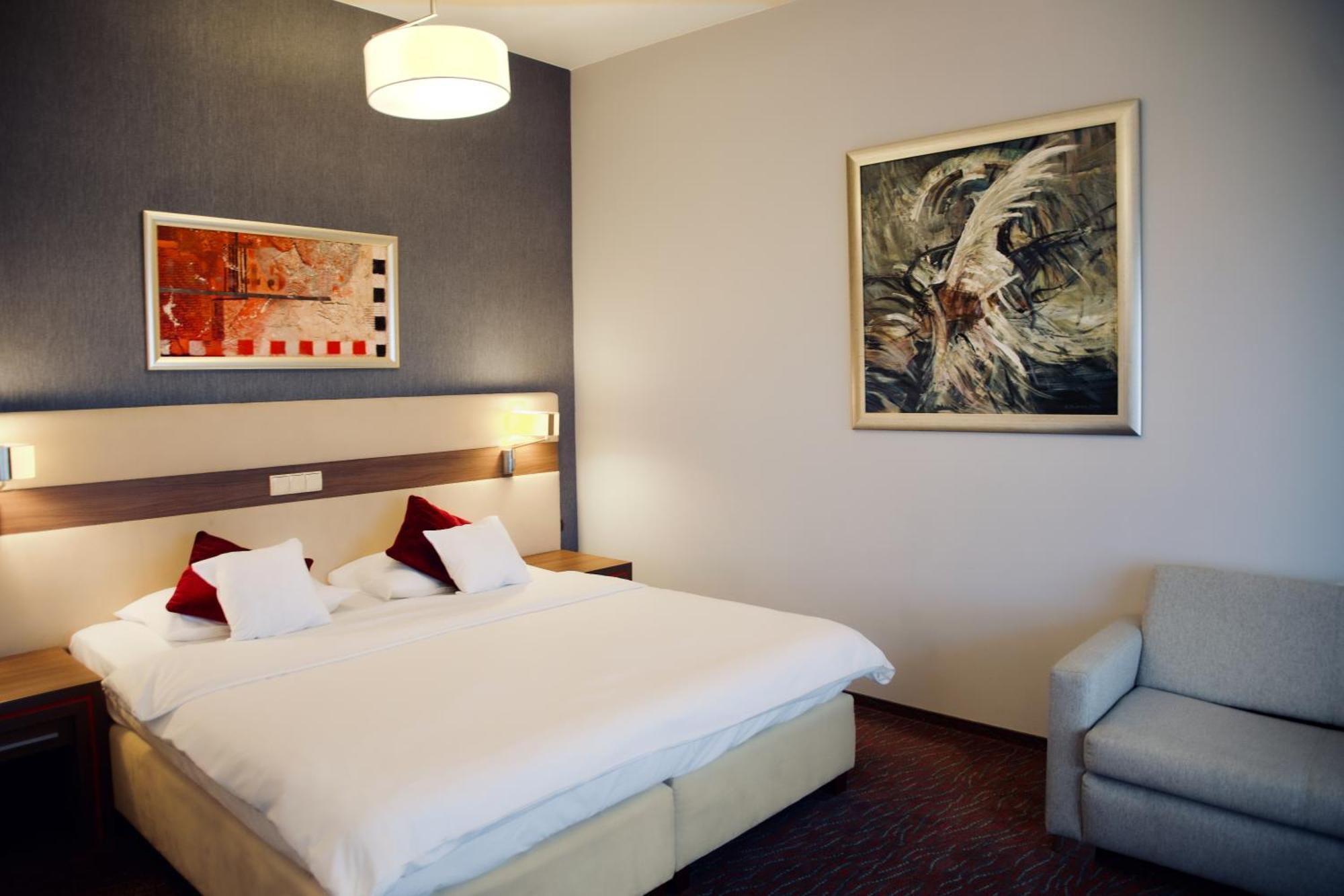 Hotel Szafran Челядзь Экстерьер фото