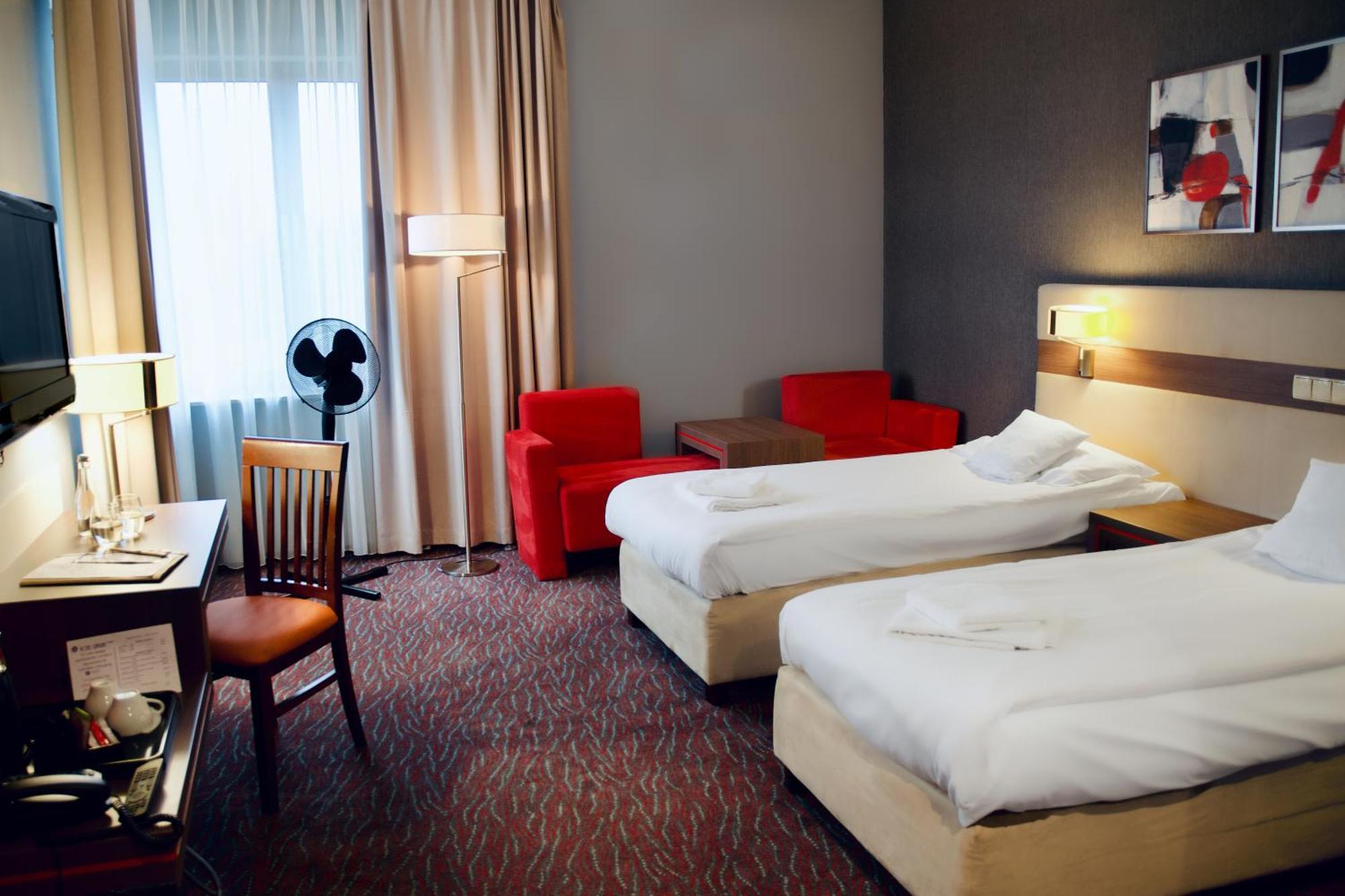 Hotel Szafran Челядзь Экстерьер фото