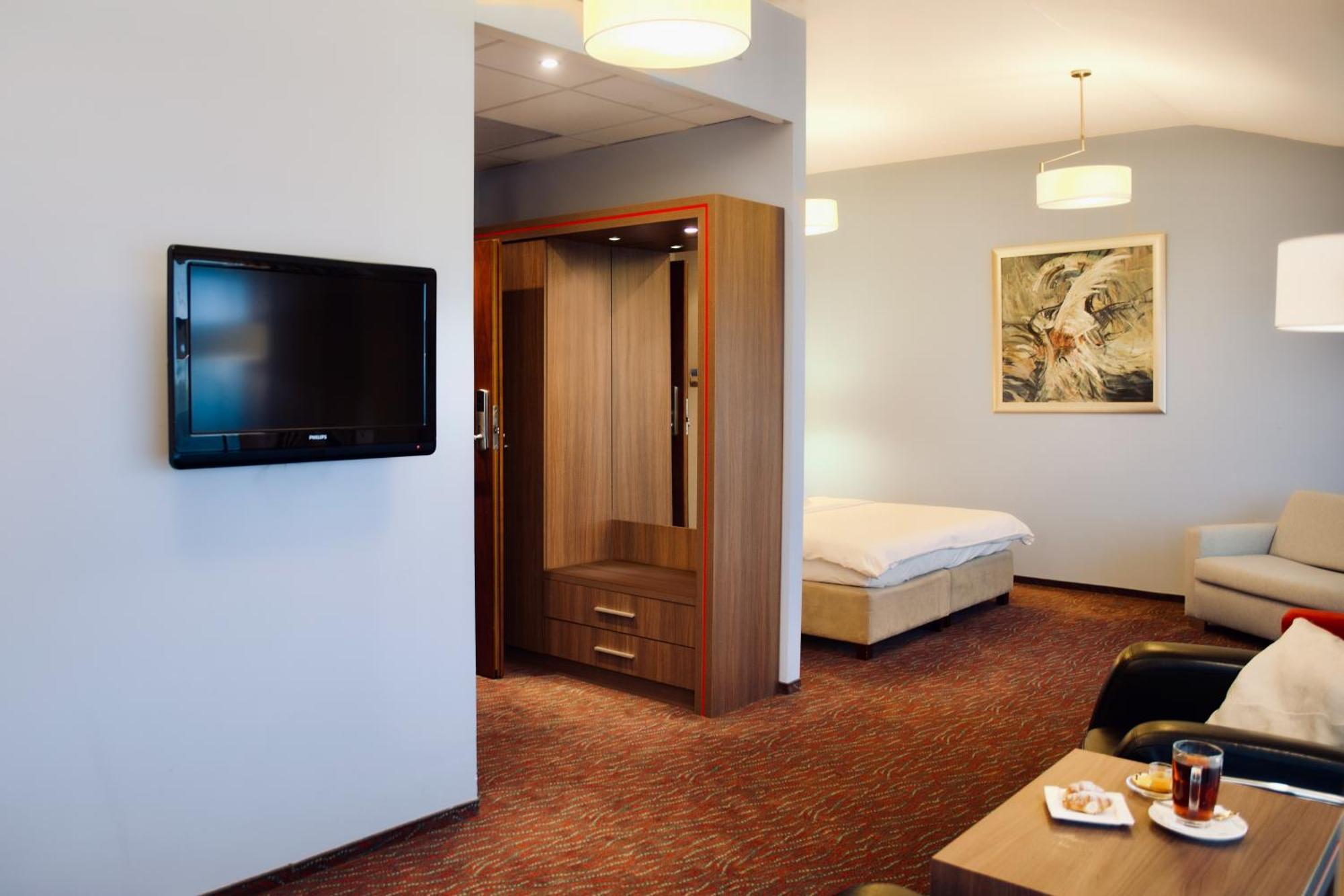 Hotel Szafran Челядзь Экстерьер фото