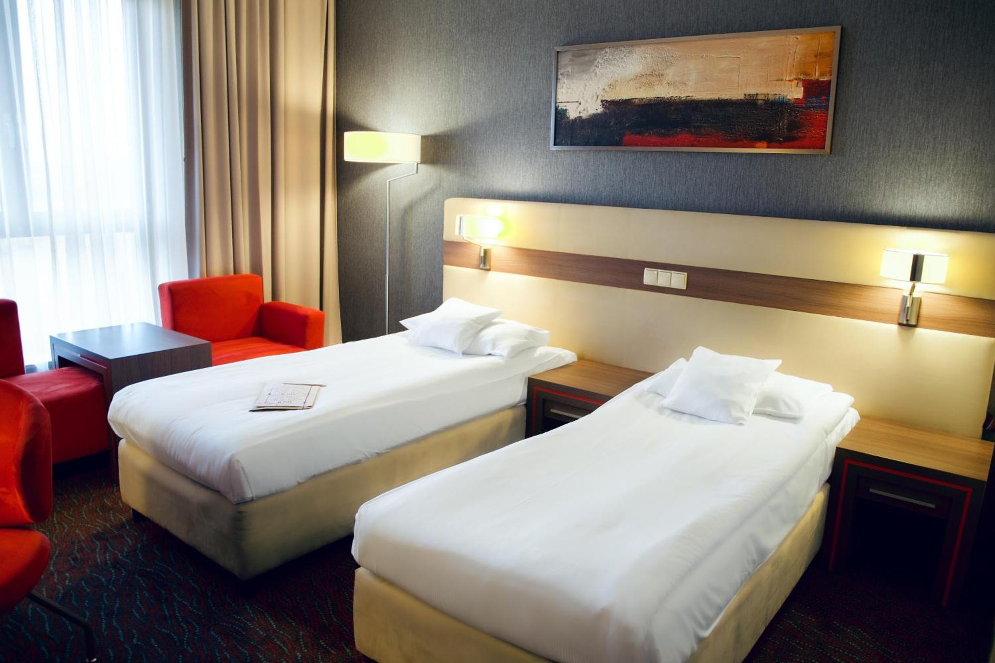 Hotel Szafran Челядзь Экстерьер фото